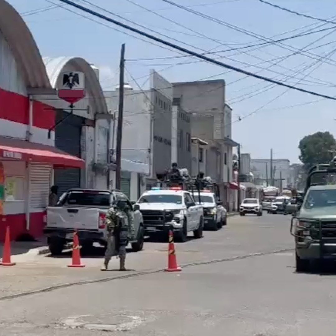 Tres heridos y dos detenidos en balacera de Mercado Morelos de Puebla