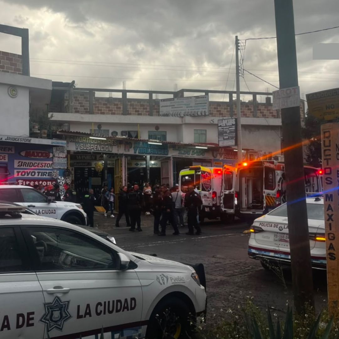 Balacera en ataque armado en taller mecánico deja heridos en Puebla.