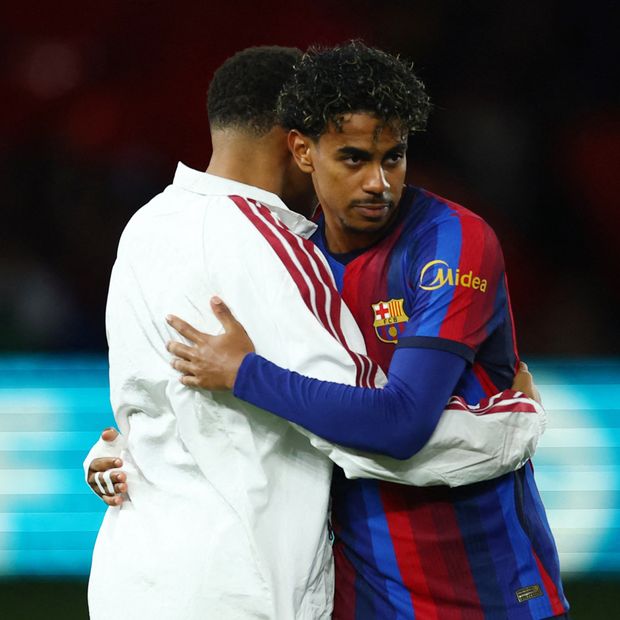Lamine Yamal y Kylian Mbappé durante El Clásico de LaLiga
