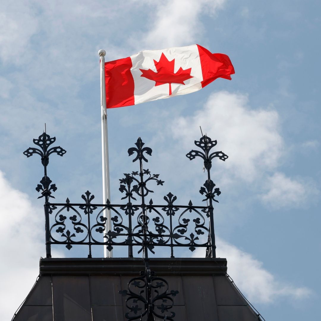 La bandera de Canadá en el Parlamento, Ottawa. Foto: AP