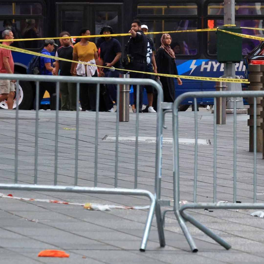 Policías resguardan escena de ataque en Times Square, Nueva York, el 31 de agosto de 2026. Foto: Reuters