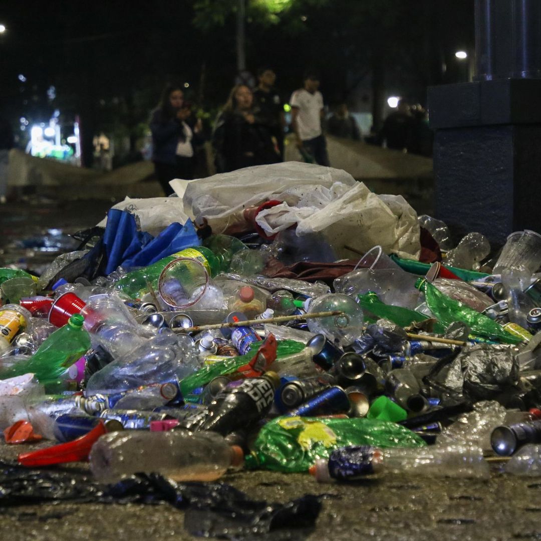 Toneladas de basura por festejos del partido México vs Chequia