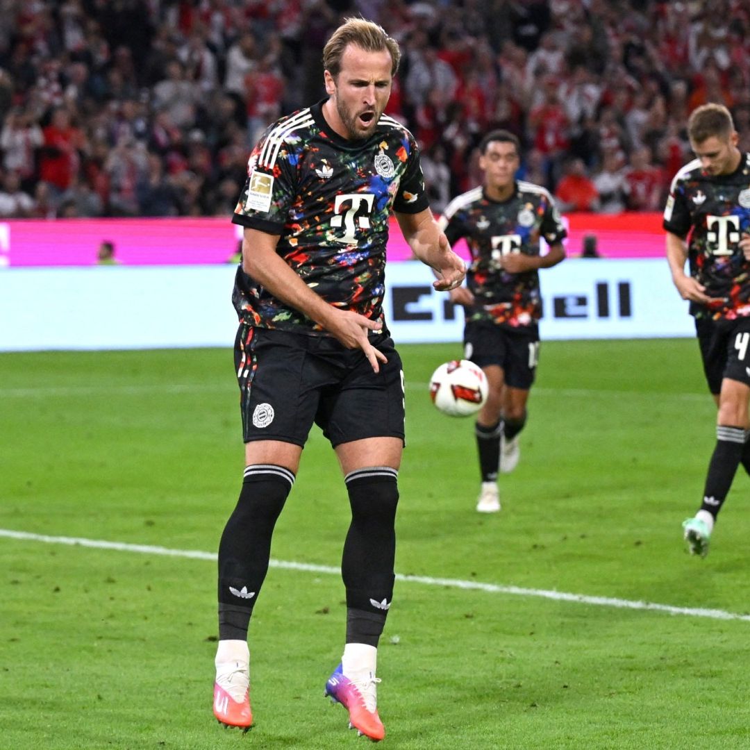 Karry Kane celebra su gol número 100 en su partido 98 de la Bundesliga.