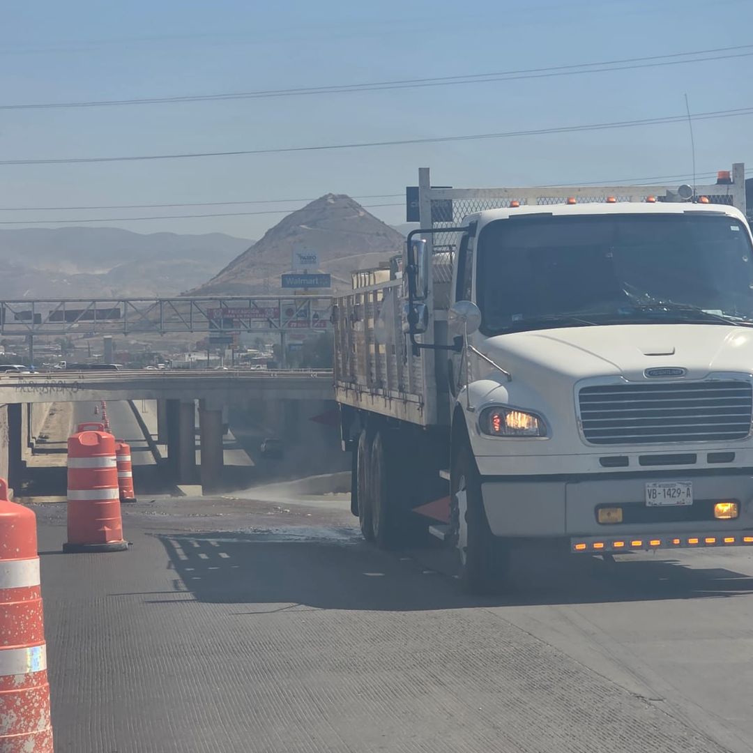 Cierran Bulevar 2000 en Tijuana por Derrame de Sustancias Corrosivas