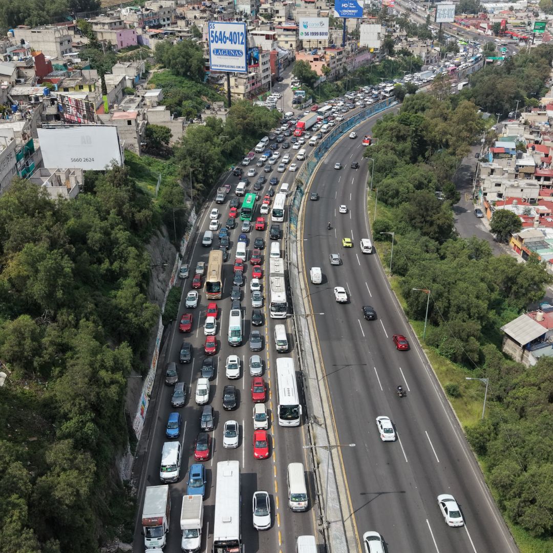 El bloqueo en la autopista México-Pachuca ha provocado severo caos vial