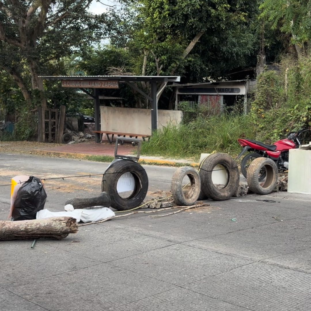 Se cumplen más de 24 horas de bloqueo en la carretera Xalapa-Coatepec