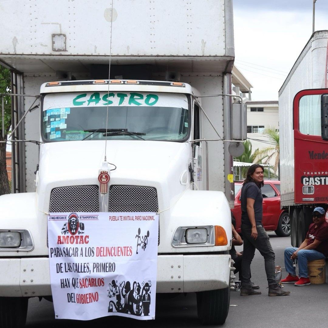Bloqueo de transportistas en carretera de Puebla