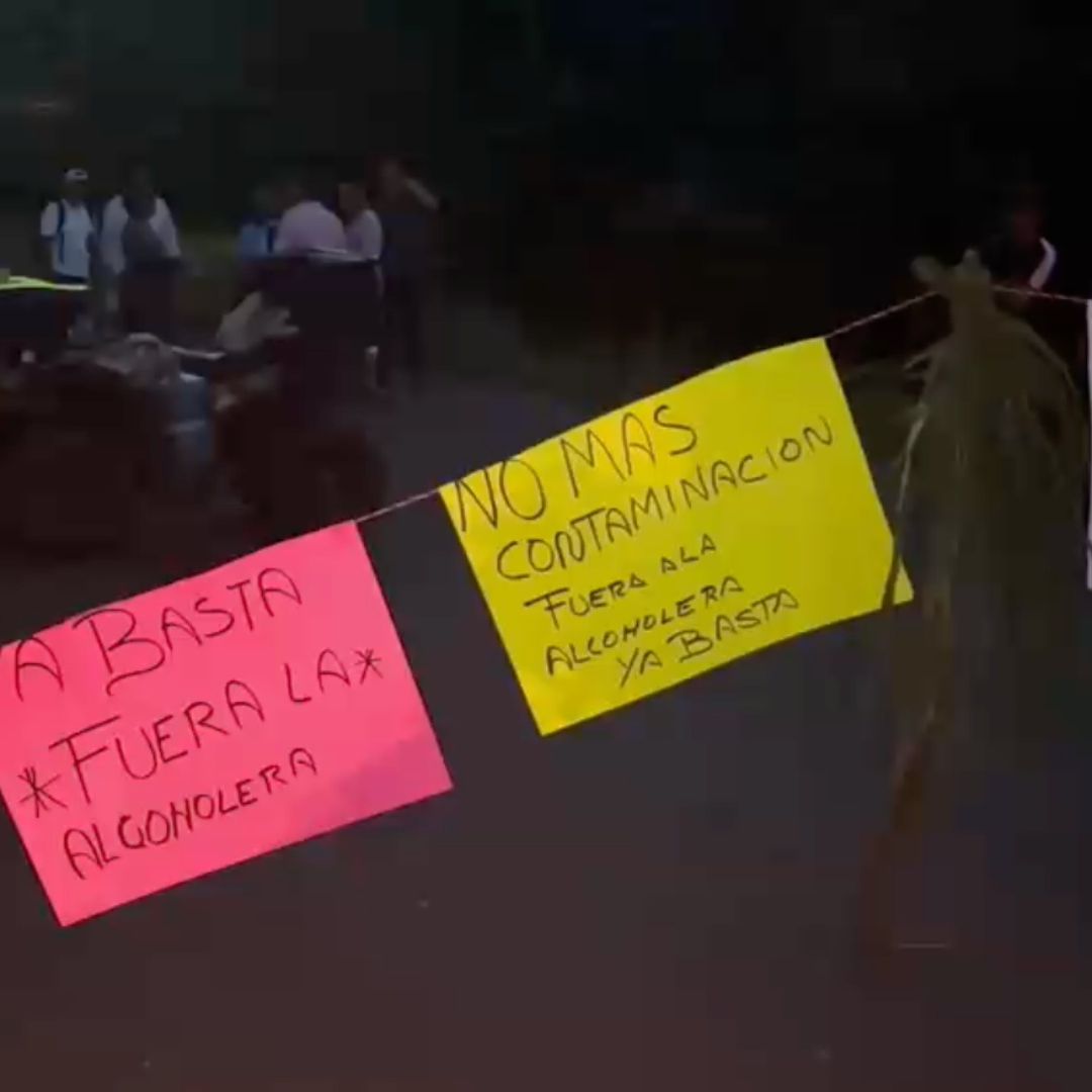 Sigue bloqueada la carretera Córdoba-Paso del Macho por presunta contaminación de alcoholera