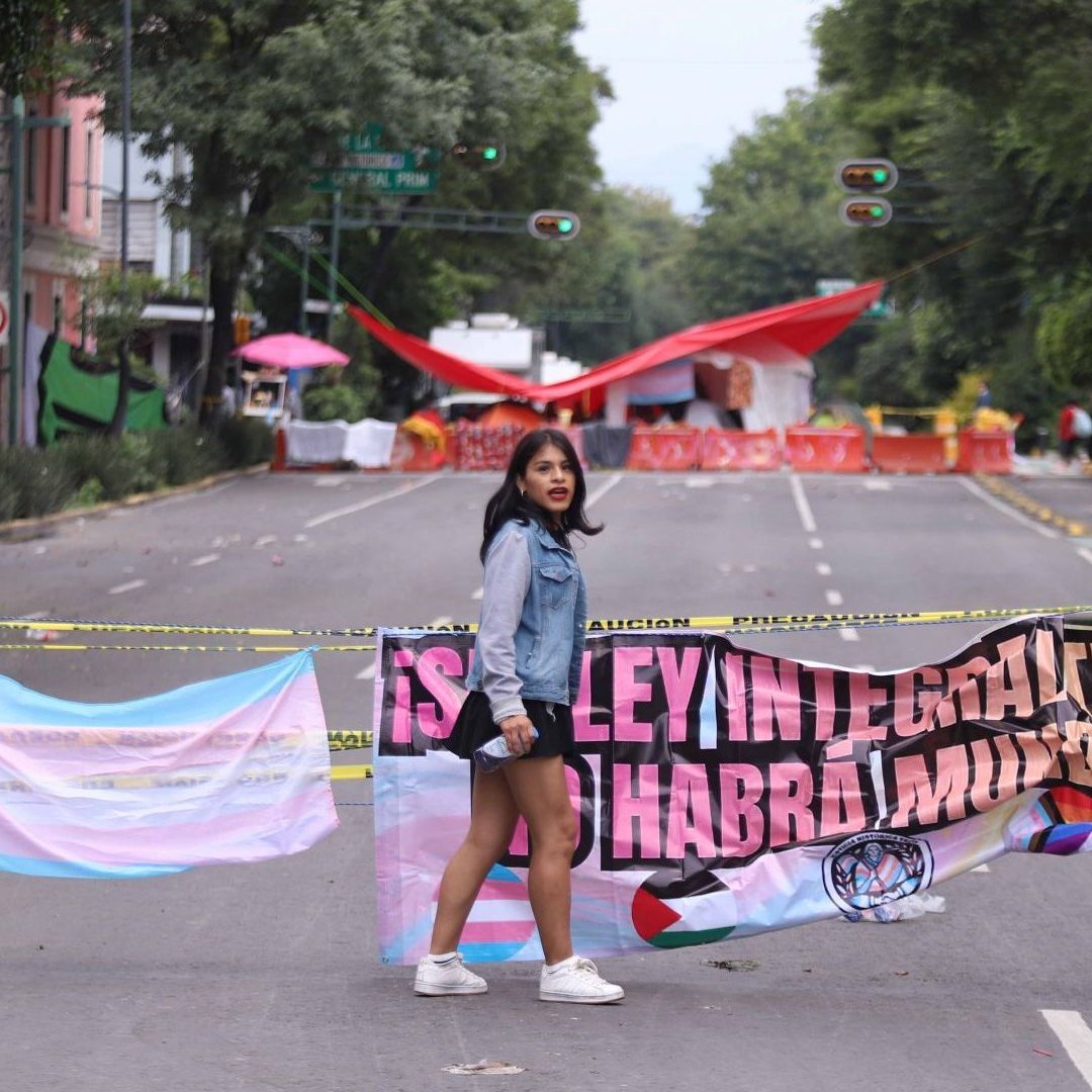 Mujeres trans en el plantón en la Segob