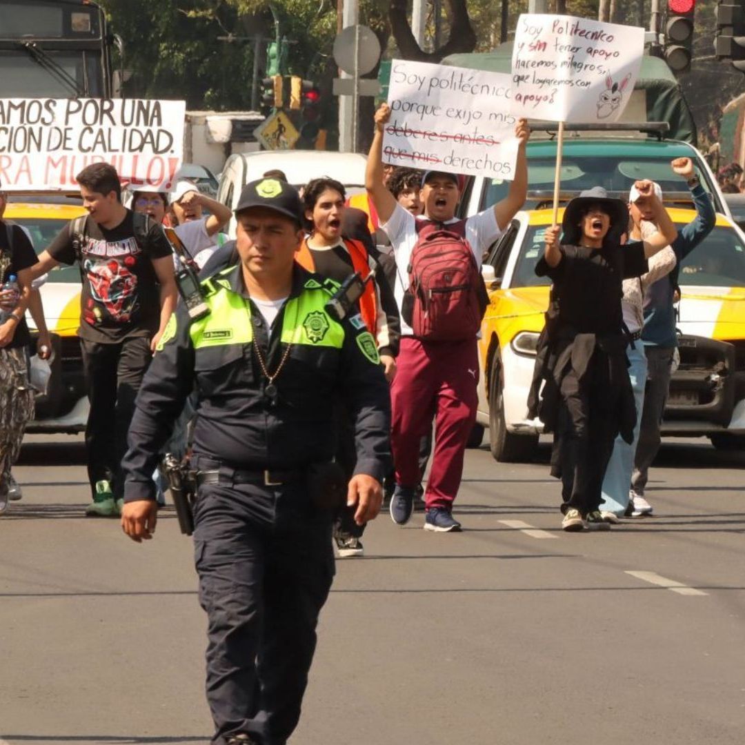 Estudiantes del Cecyt 6 del IPN realizaron una marcha en 2025 para pedir la denuncia de varios directivos.