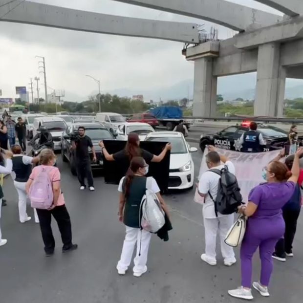 Bloqueo IMSS en avenida de Monterrey