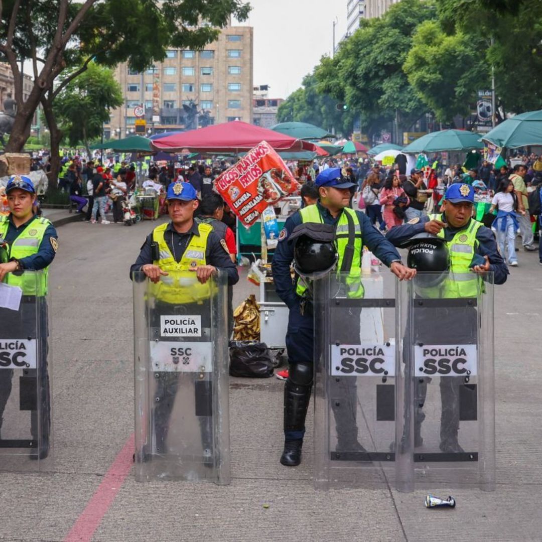 Bloqueo en avenida Juárez en la Ciudad de México.