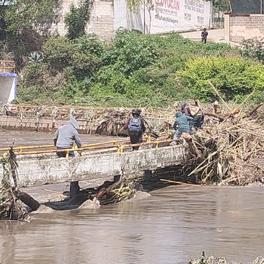 Piden apoyo de Protección Civil para retirar los residuos.