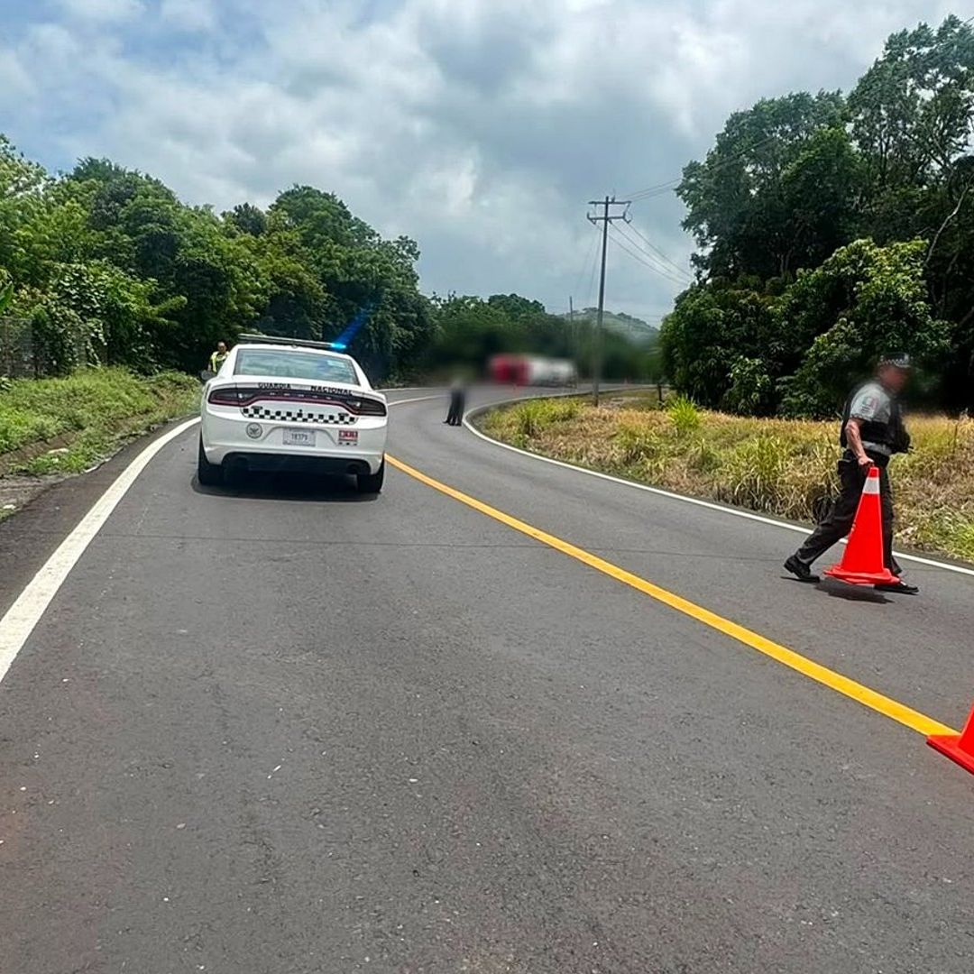 Accidente vial en la carretera Paso del Toro-Acayucan, Veracruz, el 9 de julio 2026. Foto: X @GN_Carreteras