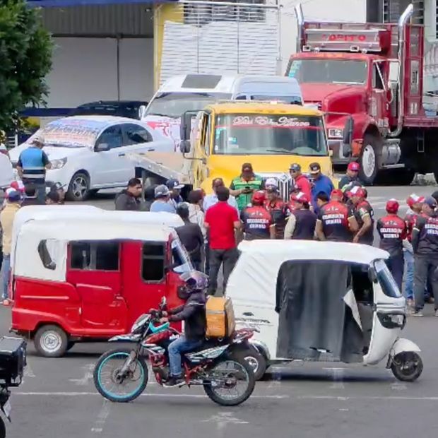 Manifestación de transportistas de AMOTAC en Puebla.