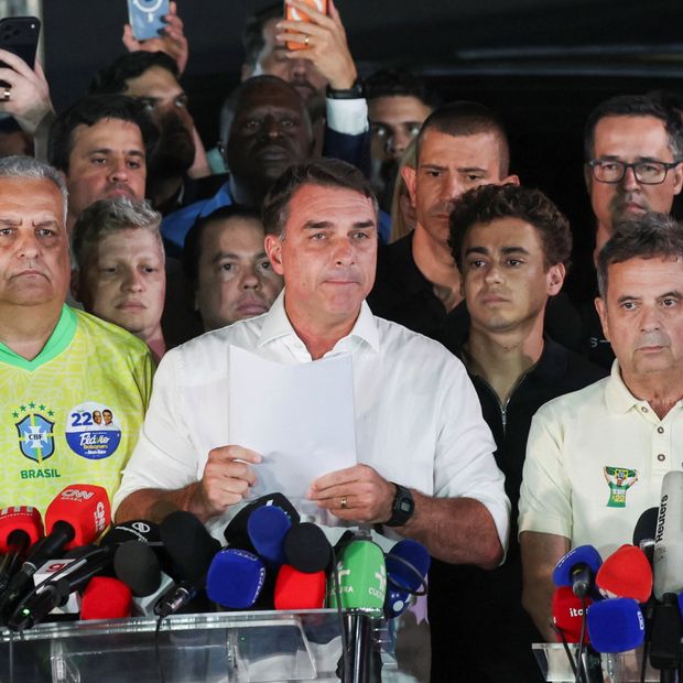 Estados Unidos Anuncia que Recibirá a Flávio Bolsonaro y a su Familia
