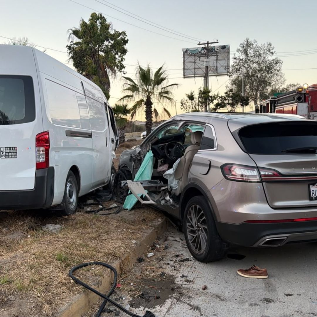 Adulto Mayor Queda Prensado tras Choque en Cañón del Matadero en Tijuana