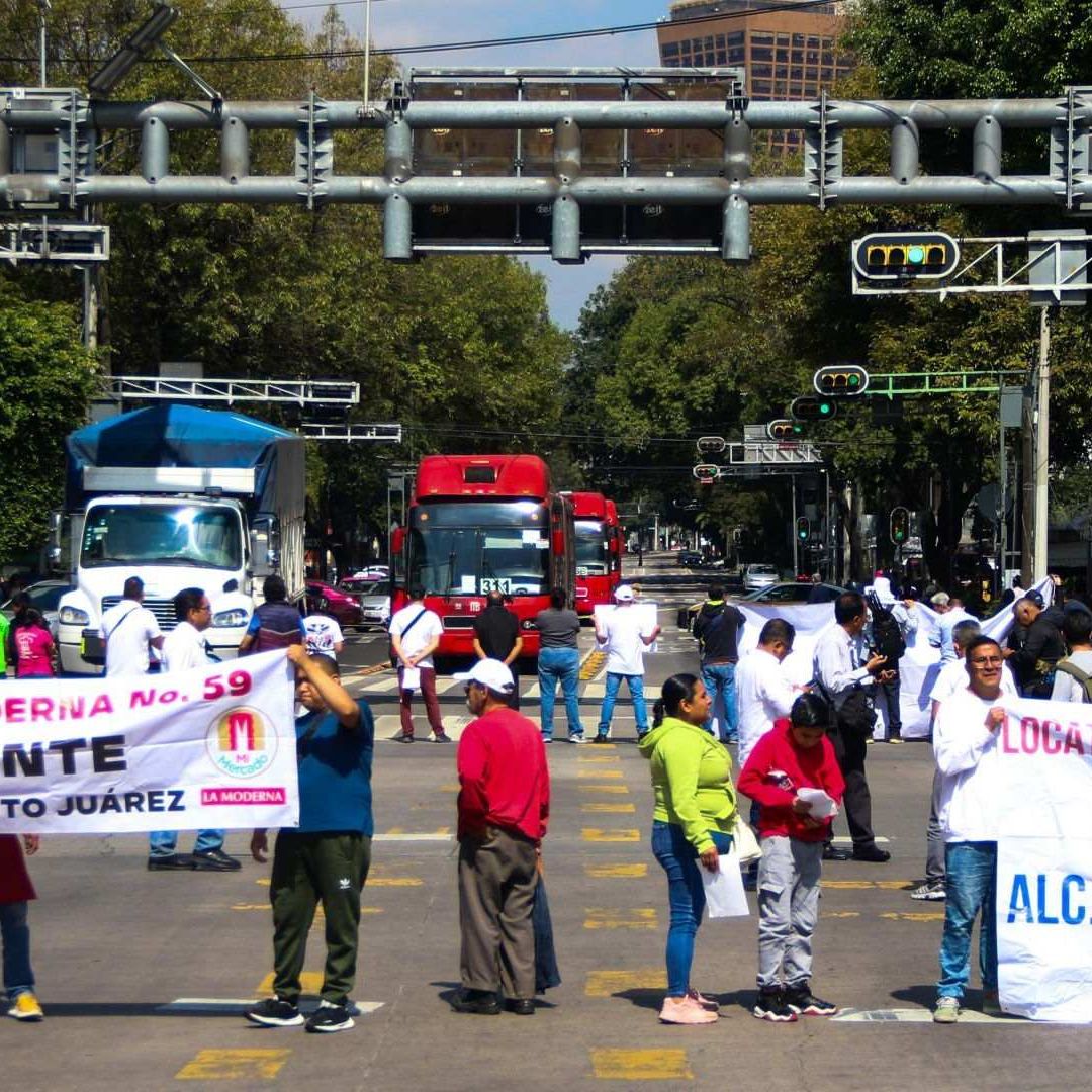 Bloqueo de comerciantes de mercados públicos, en CDMX