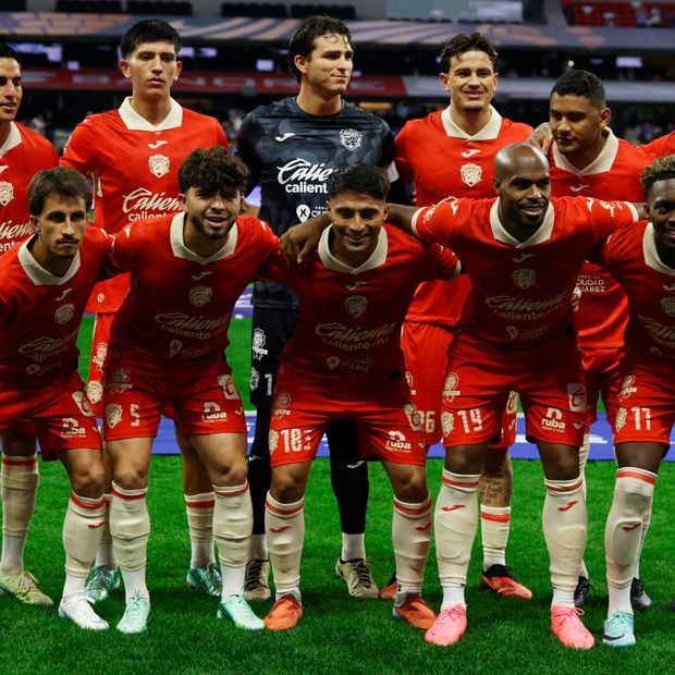 Jugadores de los Bravos de Juárez durante un partido de Liga MX