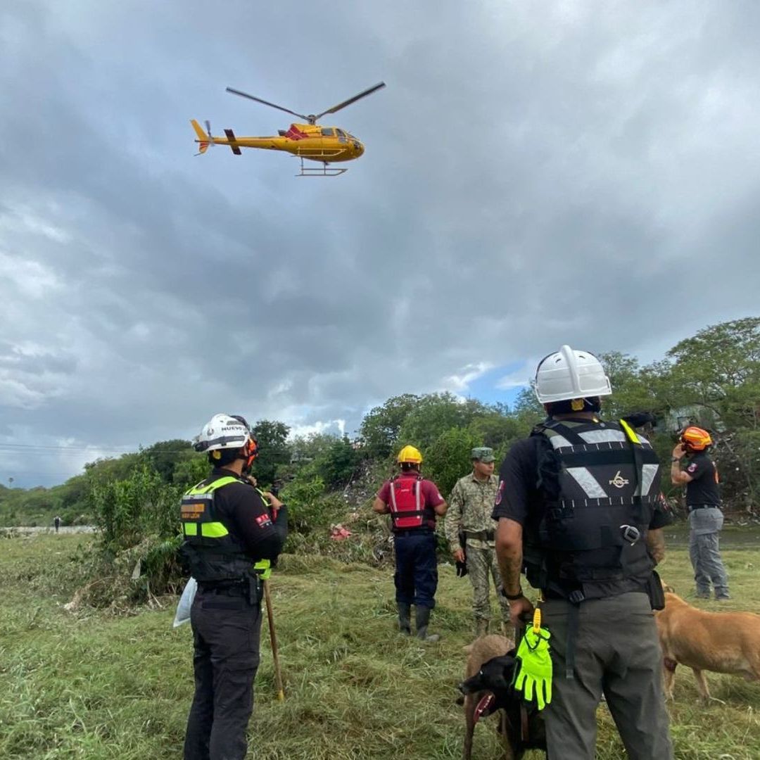 Protección Civil y caninos buscan a hombre en río Pesquería
