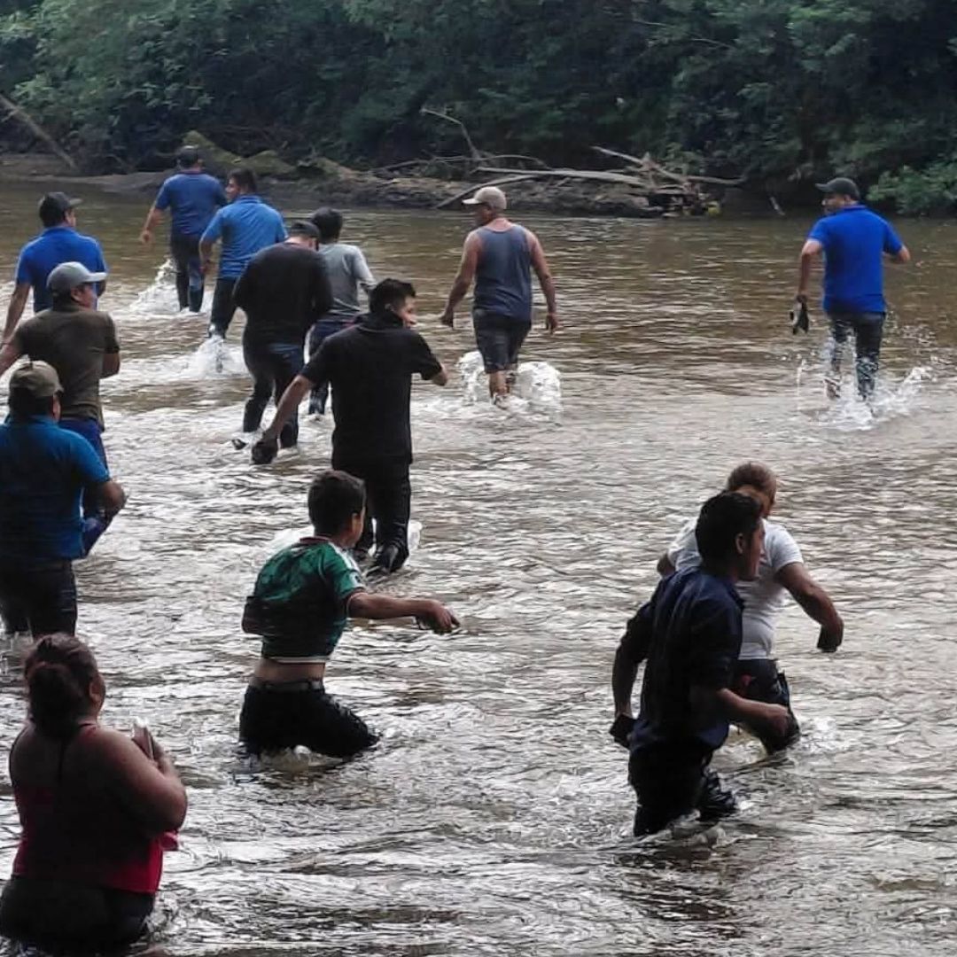 La búsqueda del pescador continúa en la zona limítrofe entre Veracruz y Oaxaca, tras haber desaparecido desde el pasado jueves. Foto: Gobierno Municipal de Uxpanapa