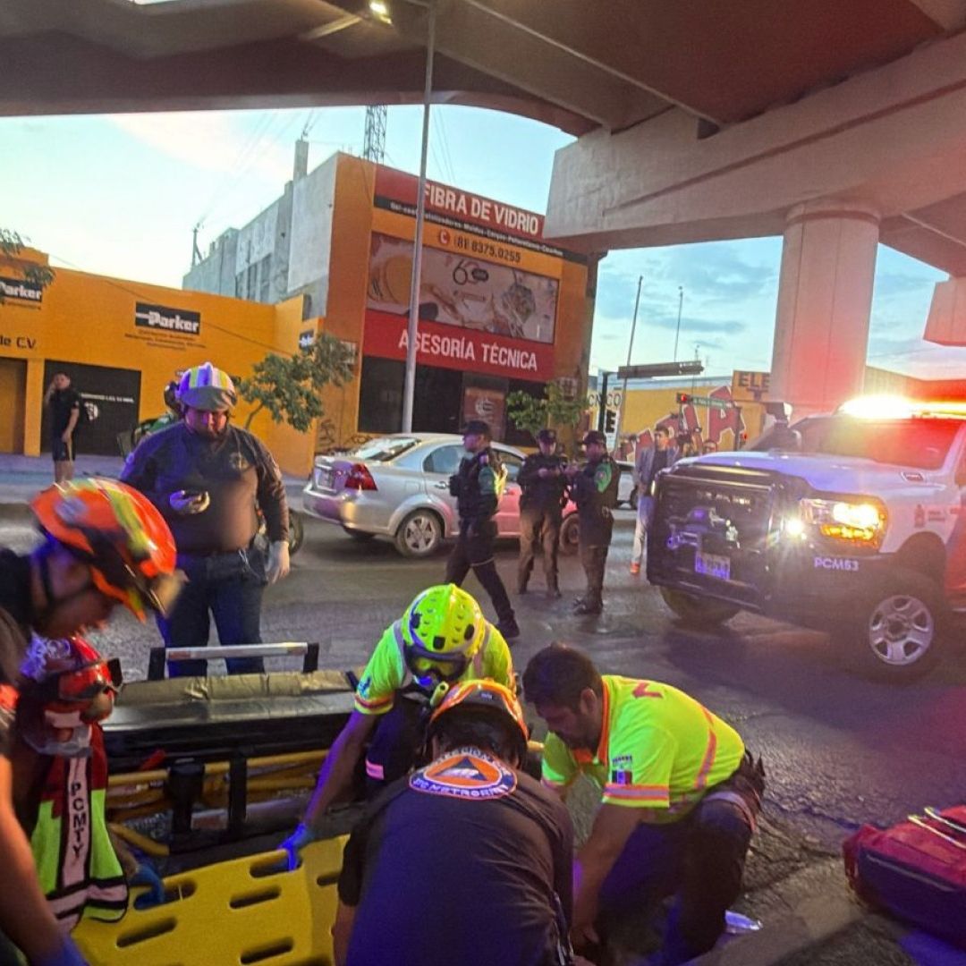 Cae Hombre de Metro en Monterrey
