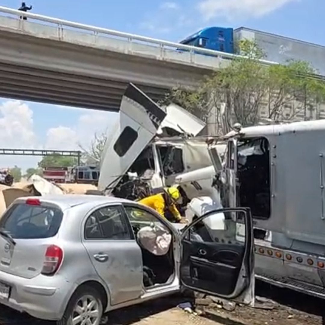 Cae tráiler de puente en Anillo Periférico