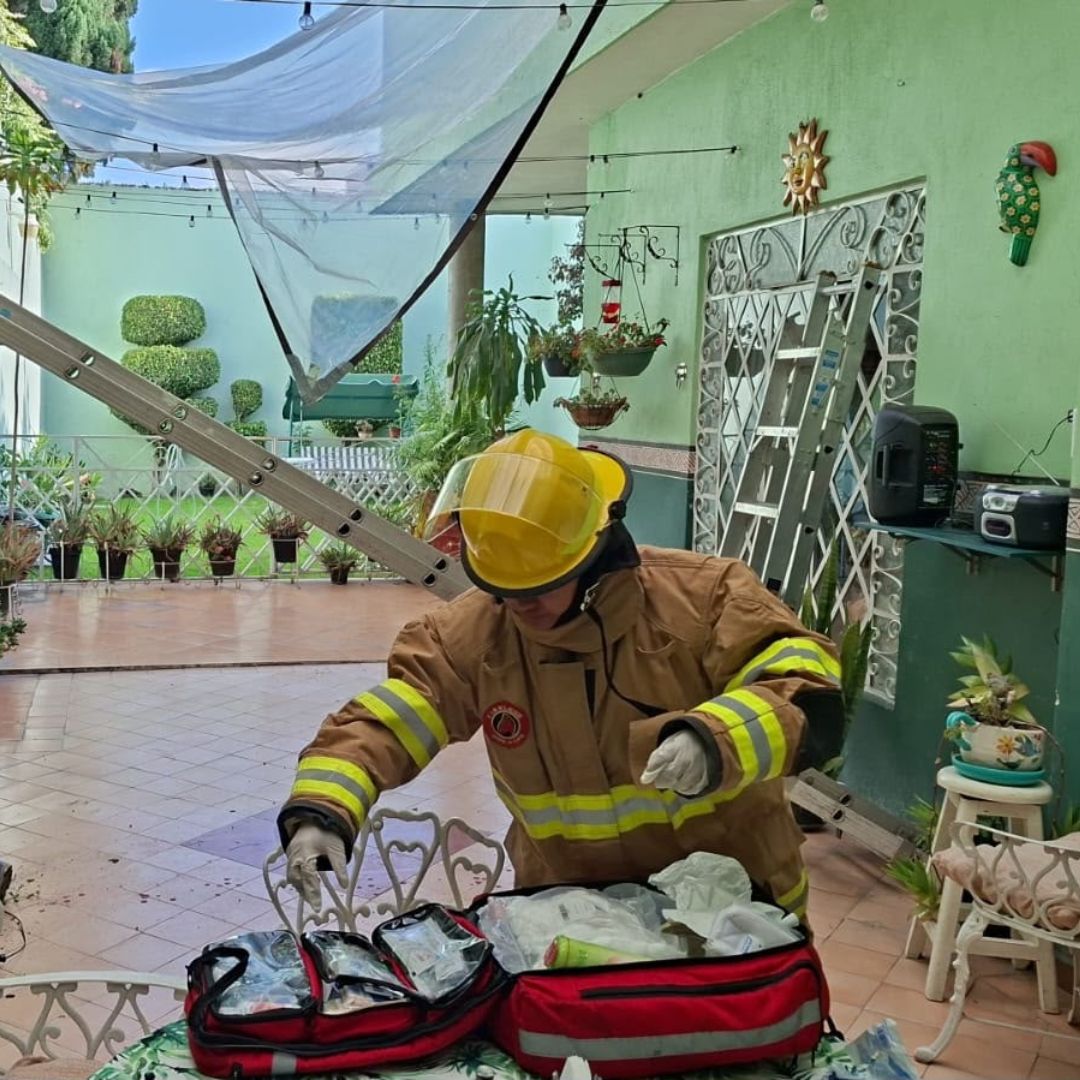 Hombre Tercera Edad Cayó Escalera Tres Metros Altura Colonia Azcárate Puebla