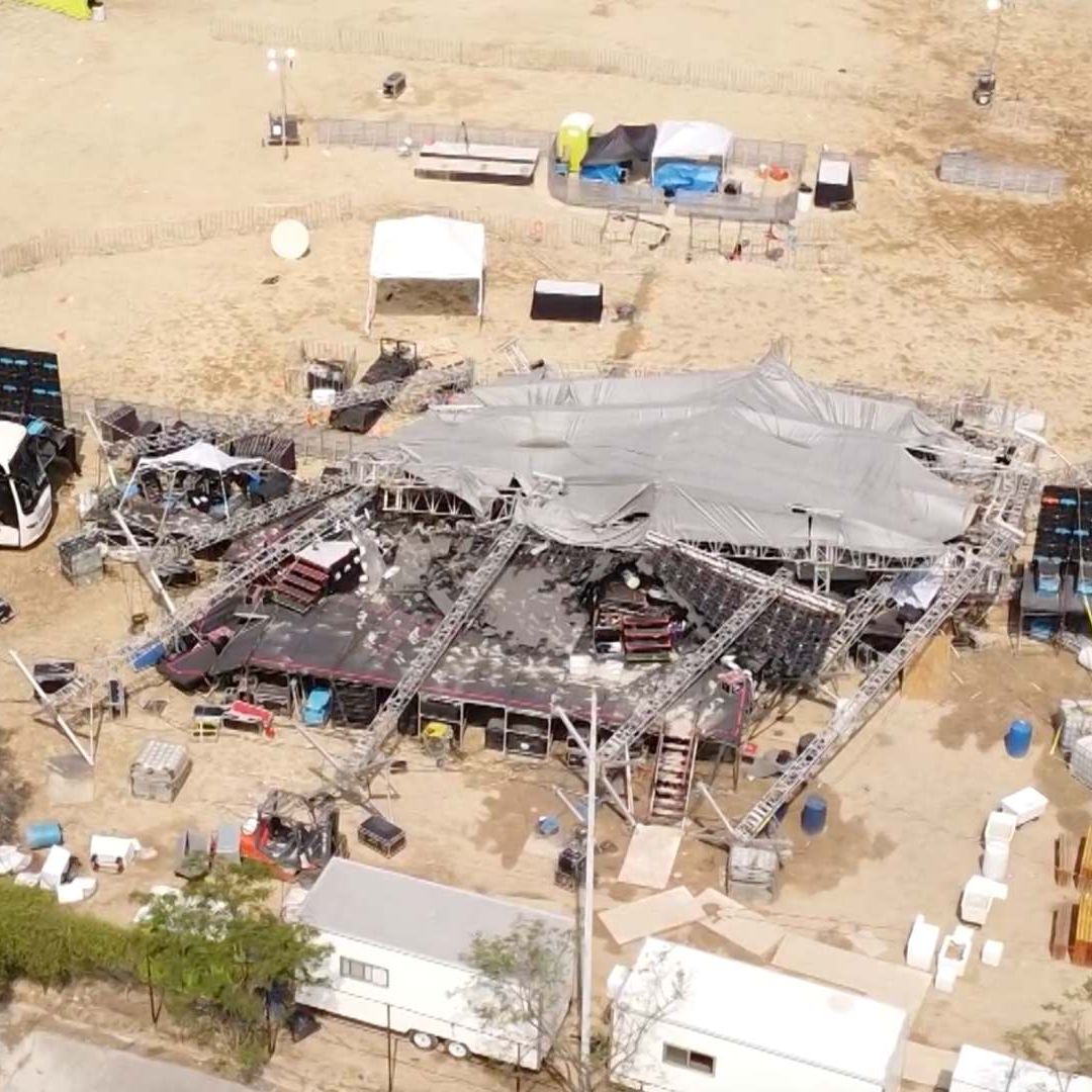 Escenario caído en mitin político San Pedro 400