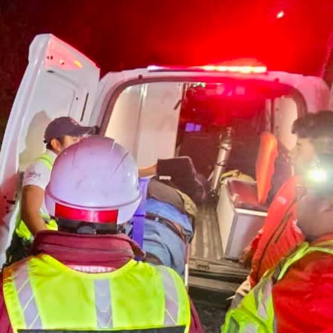 Hombre Lesionado Caída Canal Aguas Pluviales Sanctorum Cuautlancingo Puebla