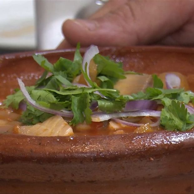 El platillo tiene como ingrediente principal el pescado bagre