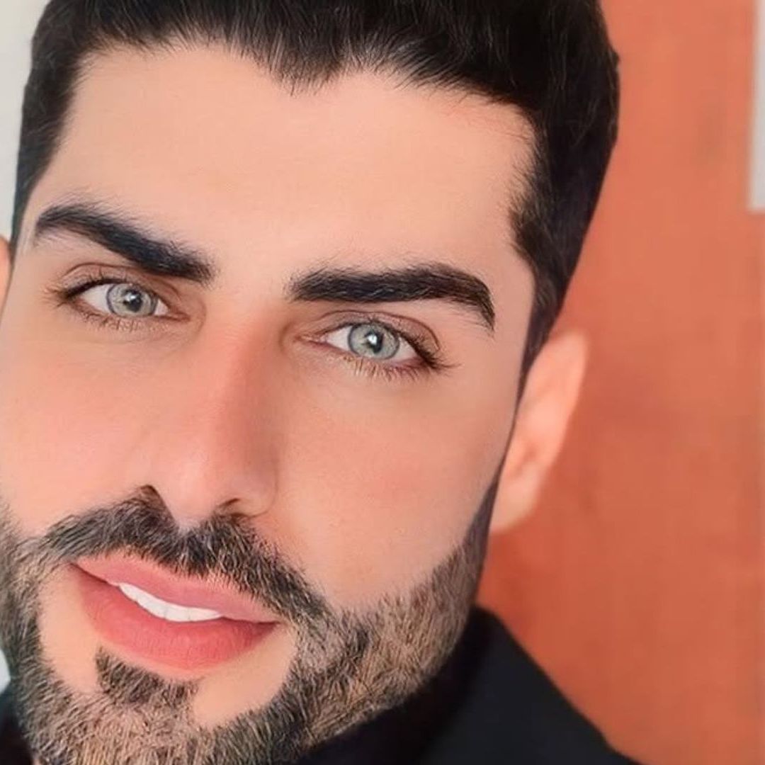 El color original de sus ojos es café claro. Foto: IG @masad.altamimifans