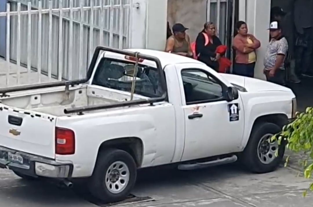 Dos empleados de una constructora resultaron lesionados al transitar por una zona de riesgo en Río Blanco