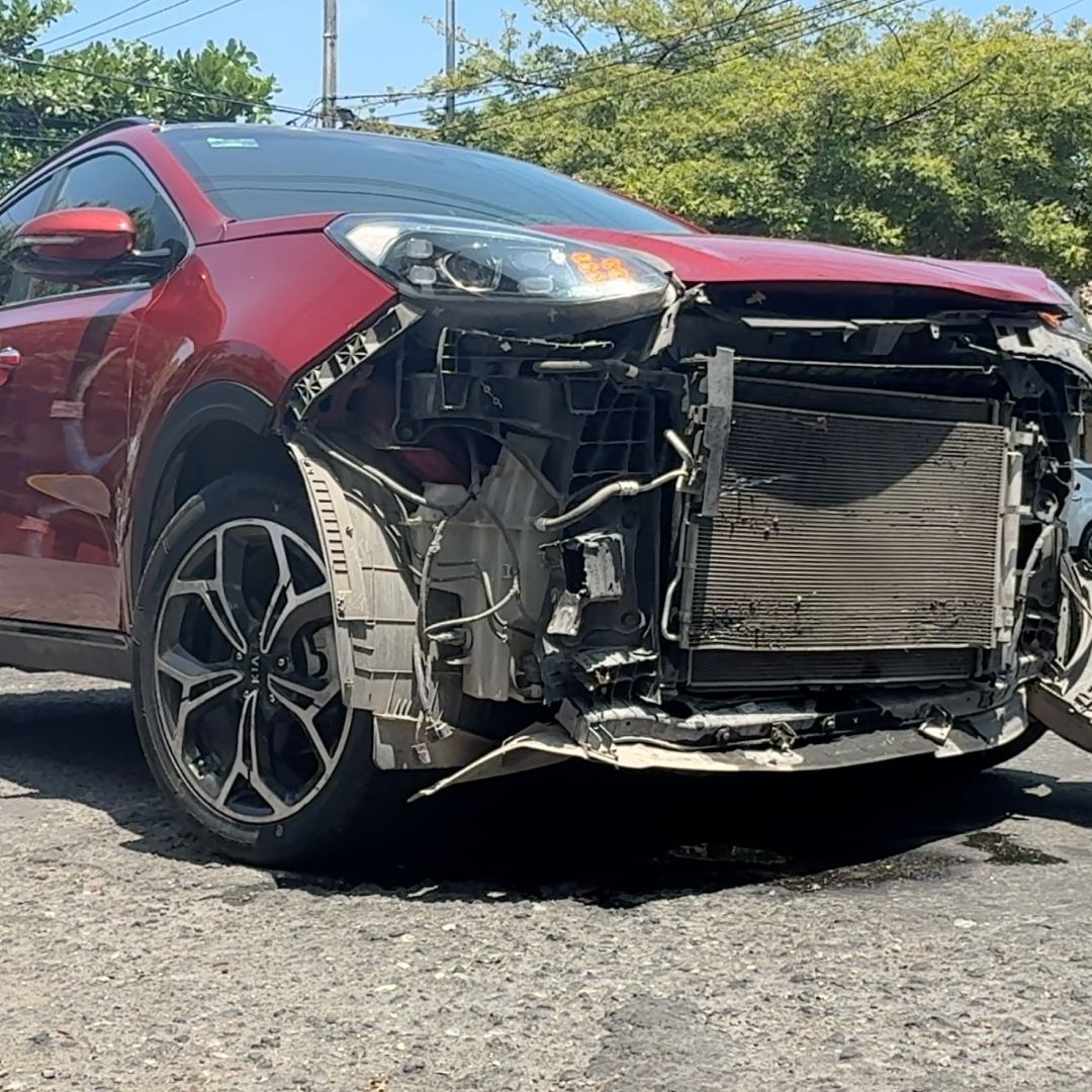 Choque entre turistas y taxi en Centro Histórico de Veracruz