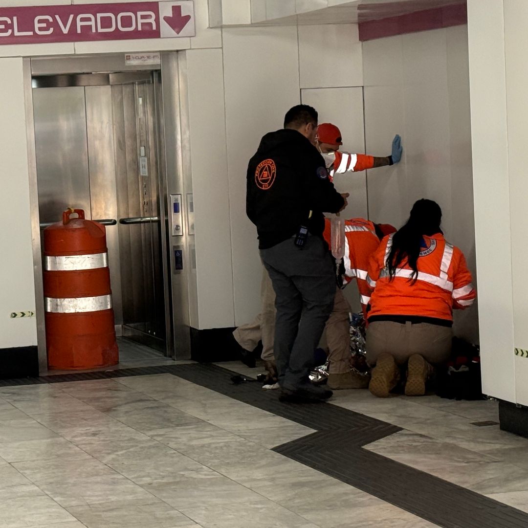 Hombre electrocutado en Metro Cuauhtémoc  · Roma Norte, Cuauhtémoc | Alan Hernández Ortiz