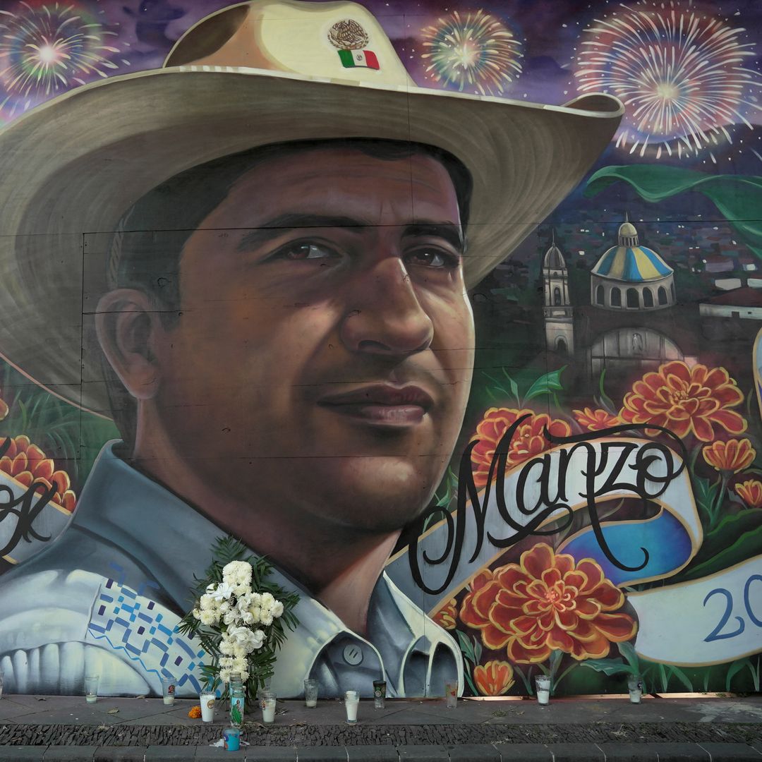 Mural en memoria de Carlos Manzo