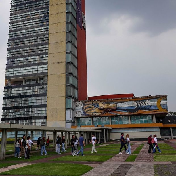 Alumnos de la UNAM en Rectoría