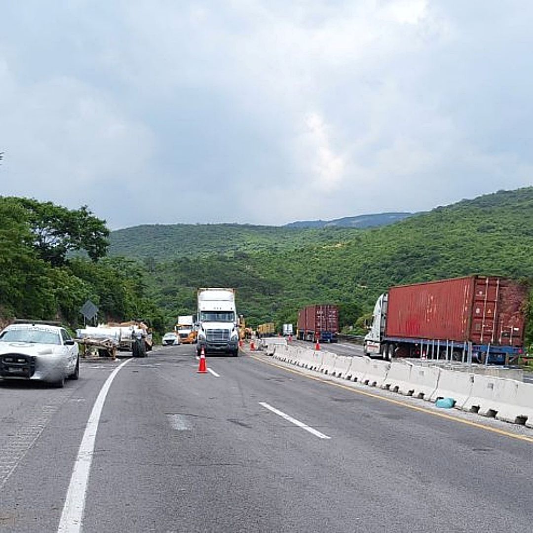 Accidente en la carretera Acatlán de Juárez-Colima, municipio Usmajac, el 15 de julio de 2026- Foto: X @GN_Carreteras