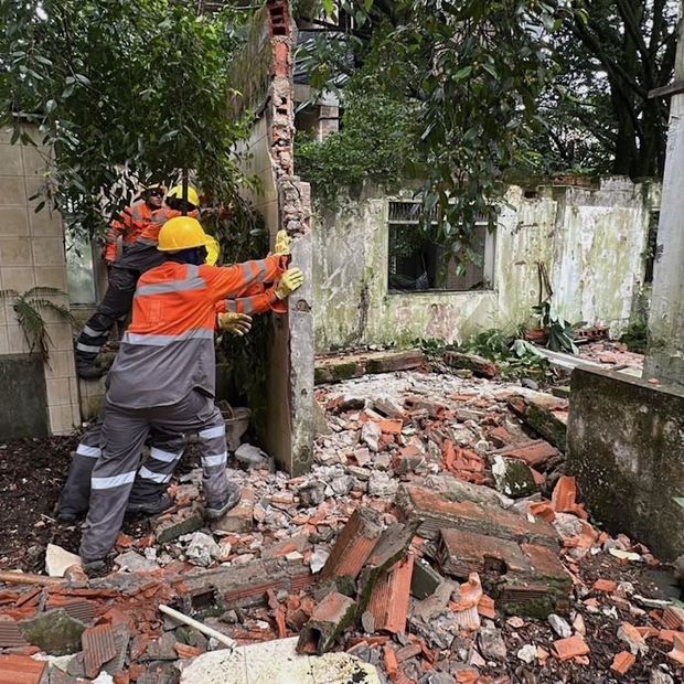 Demolición de casa de Pablo Escobar