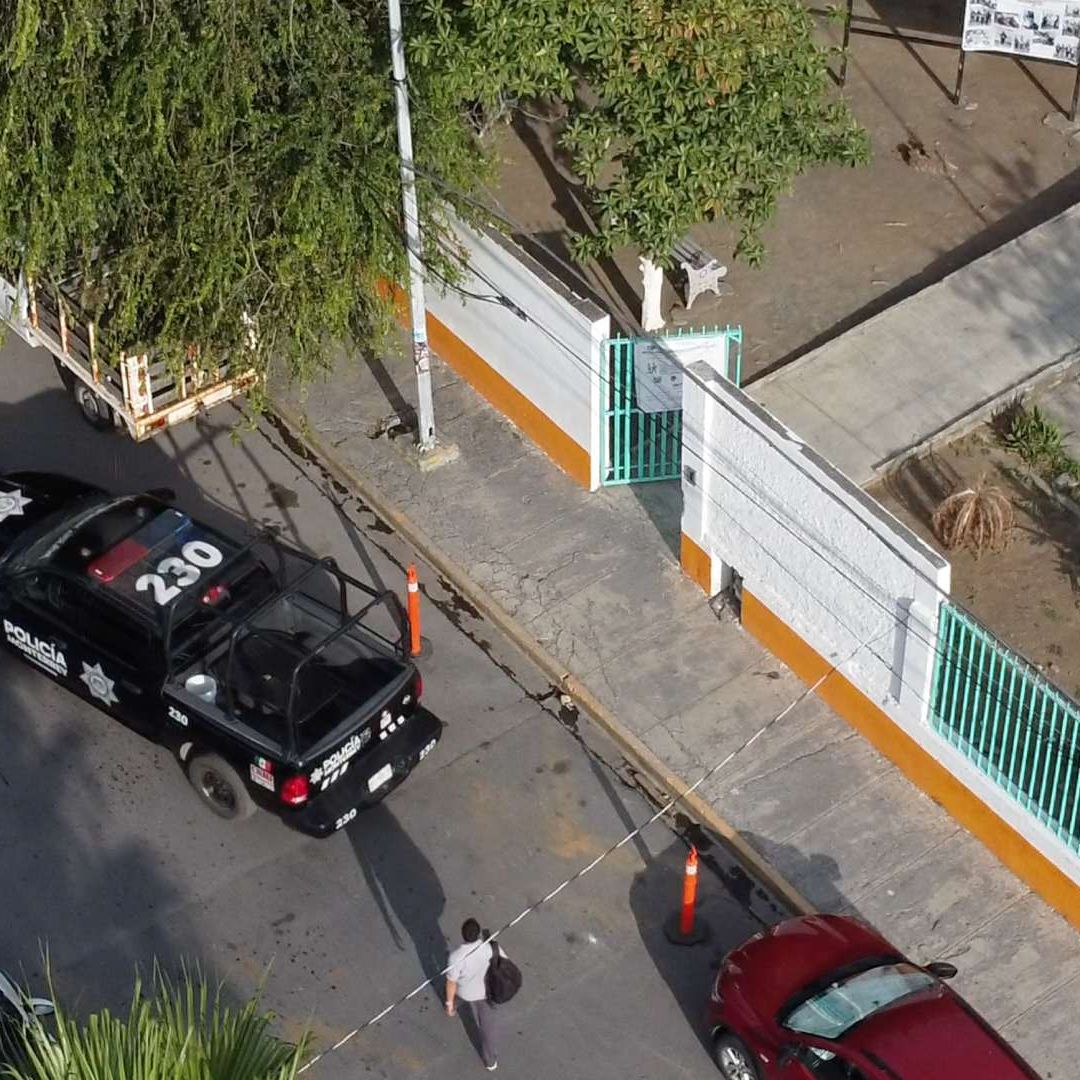 Policía de Monterrey en Secundaria Número 7