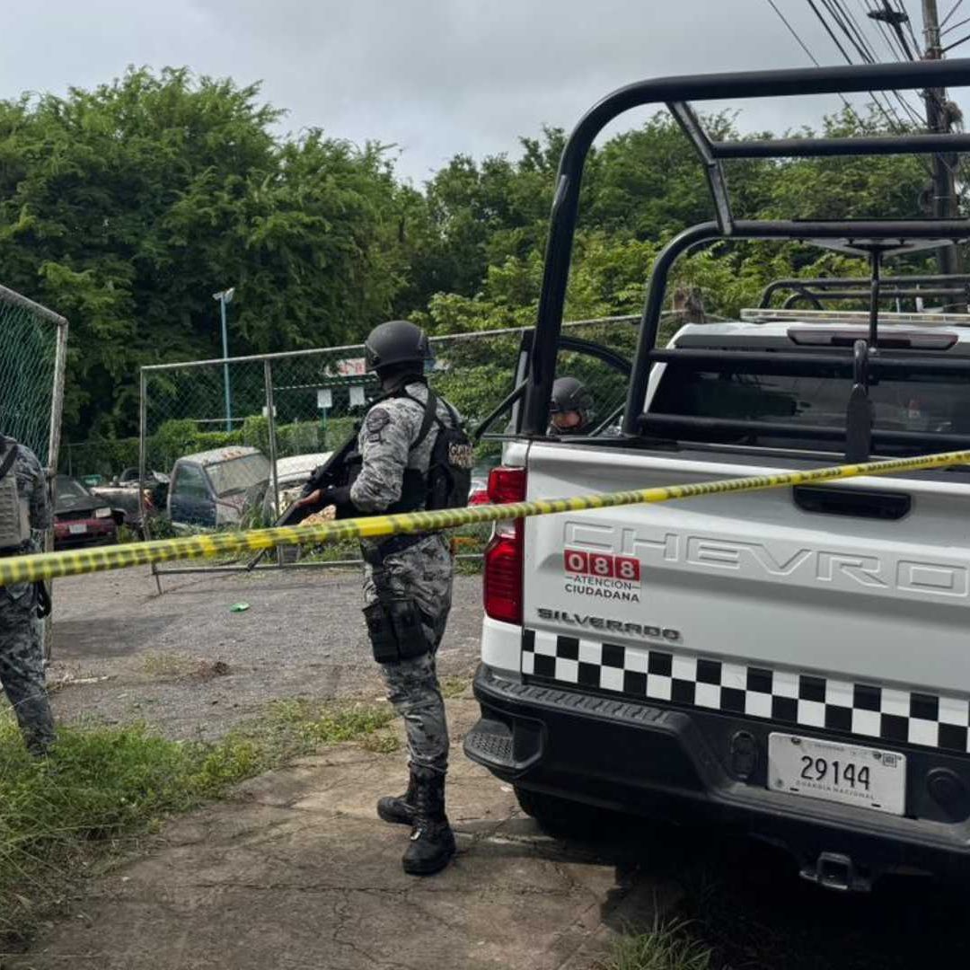 Operativo de seguridad en encierro de vehículos en la zona poniente de Veracruz.