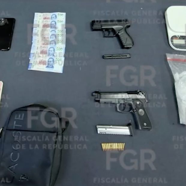Droga, armas y celulares asegurados por FGR en cateo en Apodaca