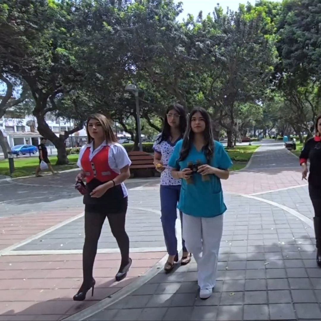 El Escuadrón Femenino Fénix atrapa a los infieles en Perú