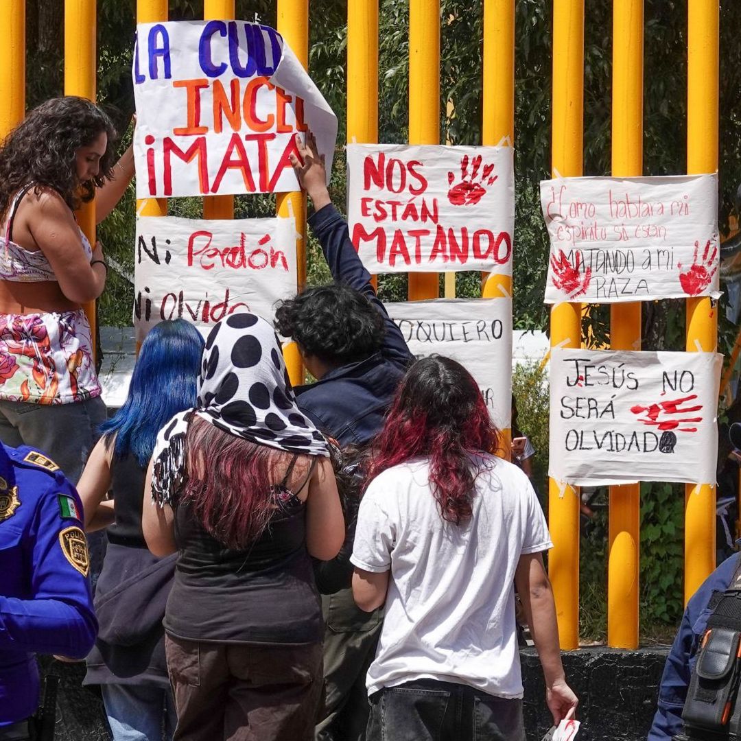 Alumnos del CCH Sur aprovecharon el homenaje para pedir más seguridad en la UNAM