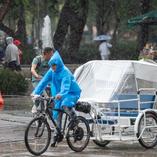 Lluvia en Avenida Juárez, CDMX, el 4 de octubre 2026. Foto: Cuartoscuro | Archivo