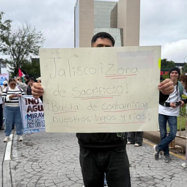 Cartulina manifestación agua