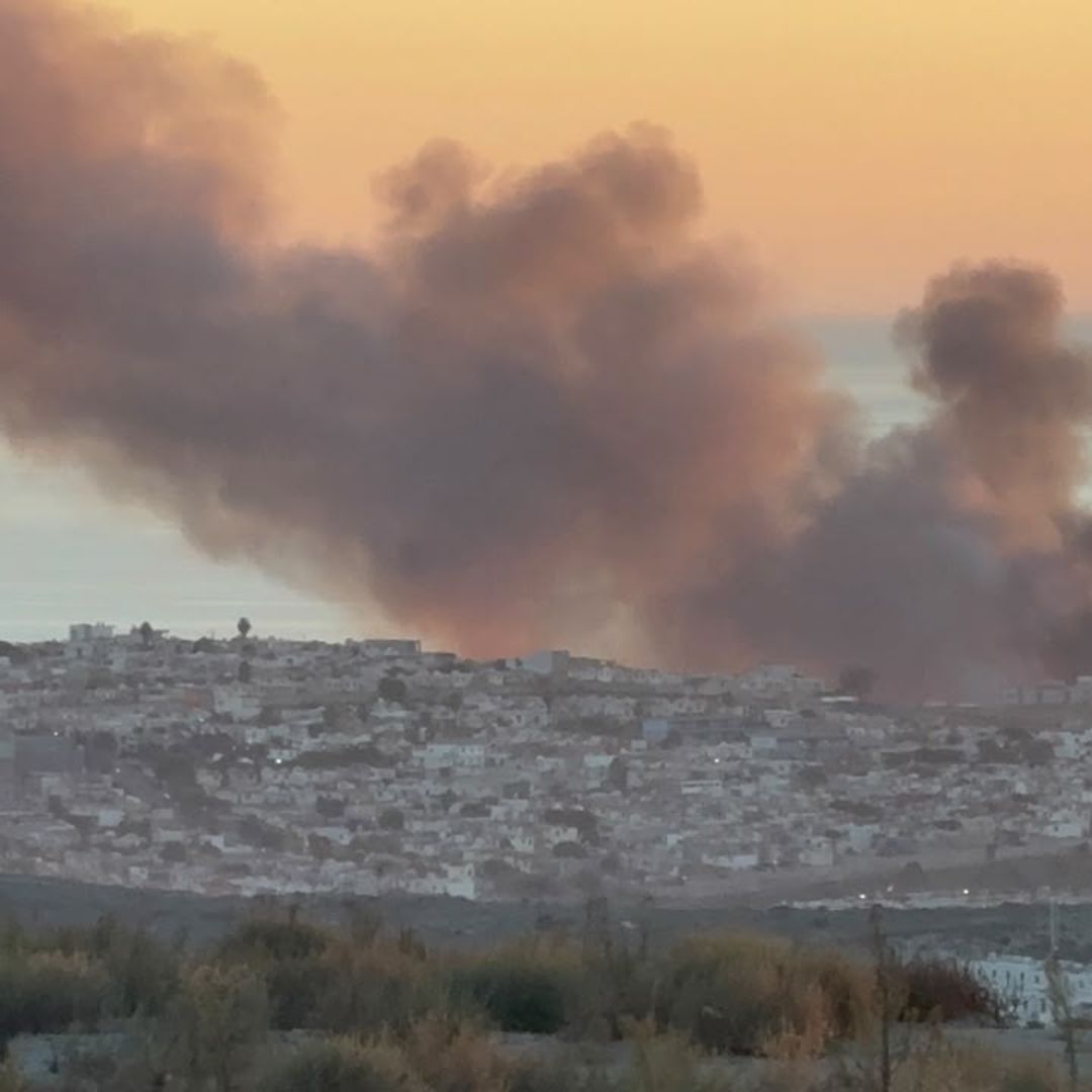 Reportan Fuerte Incendio de Basurero Clandestino en Urbiquinta del Cedro en Tijuana