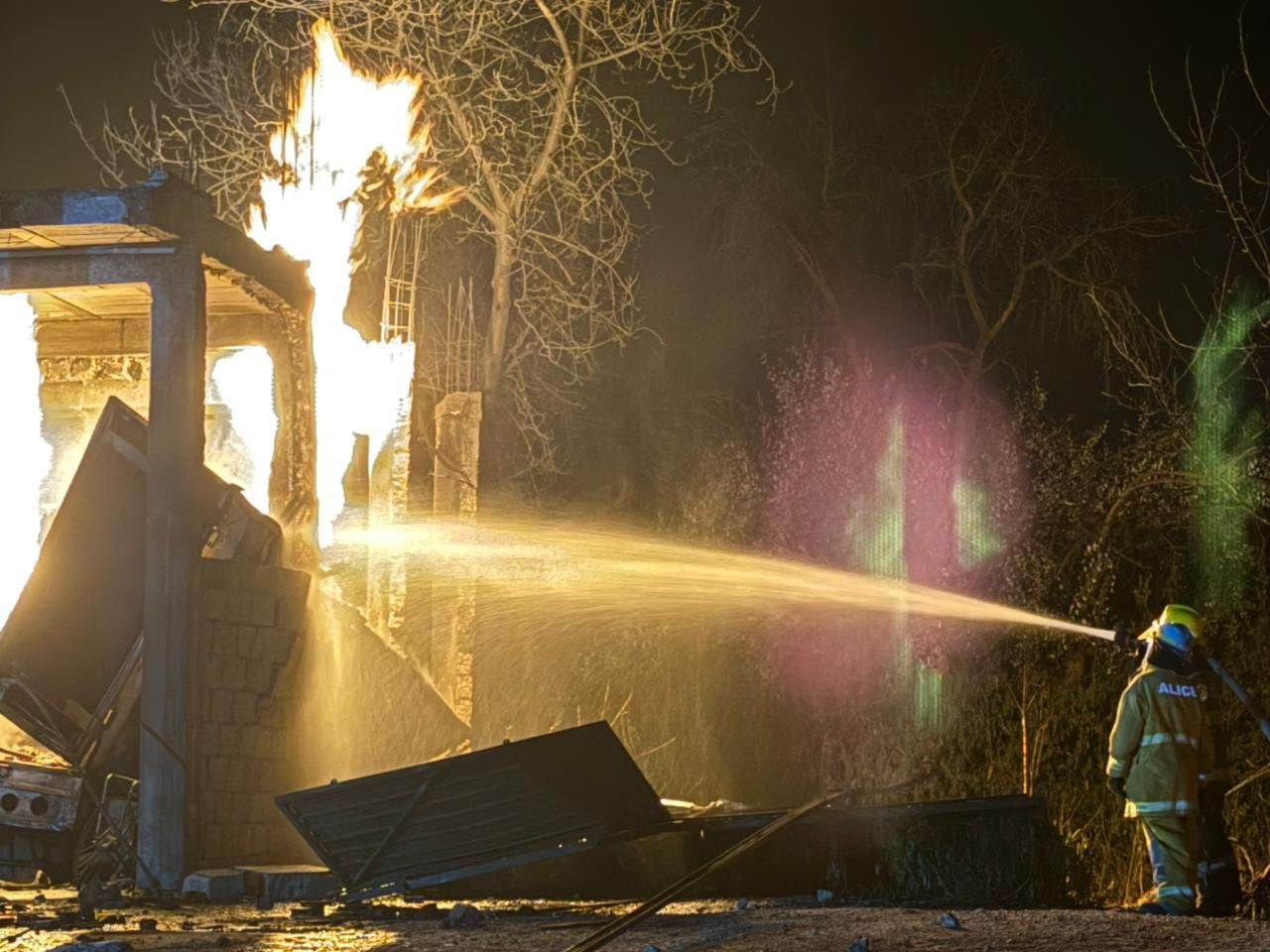 Por las explosiones aparecieron grietas en decenas de casas.