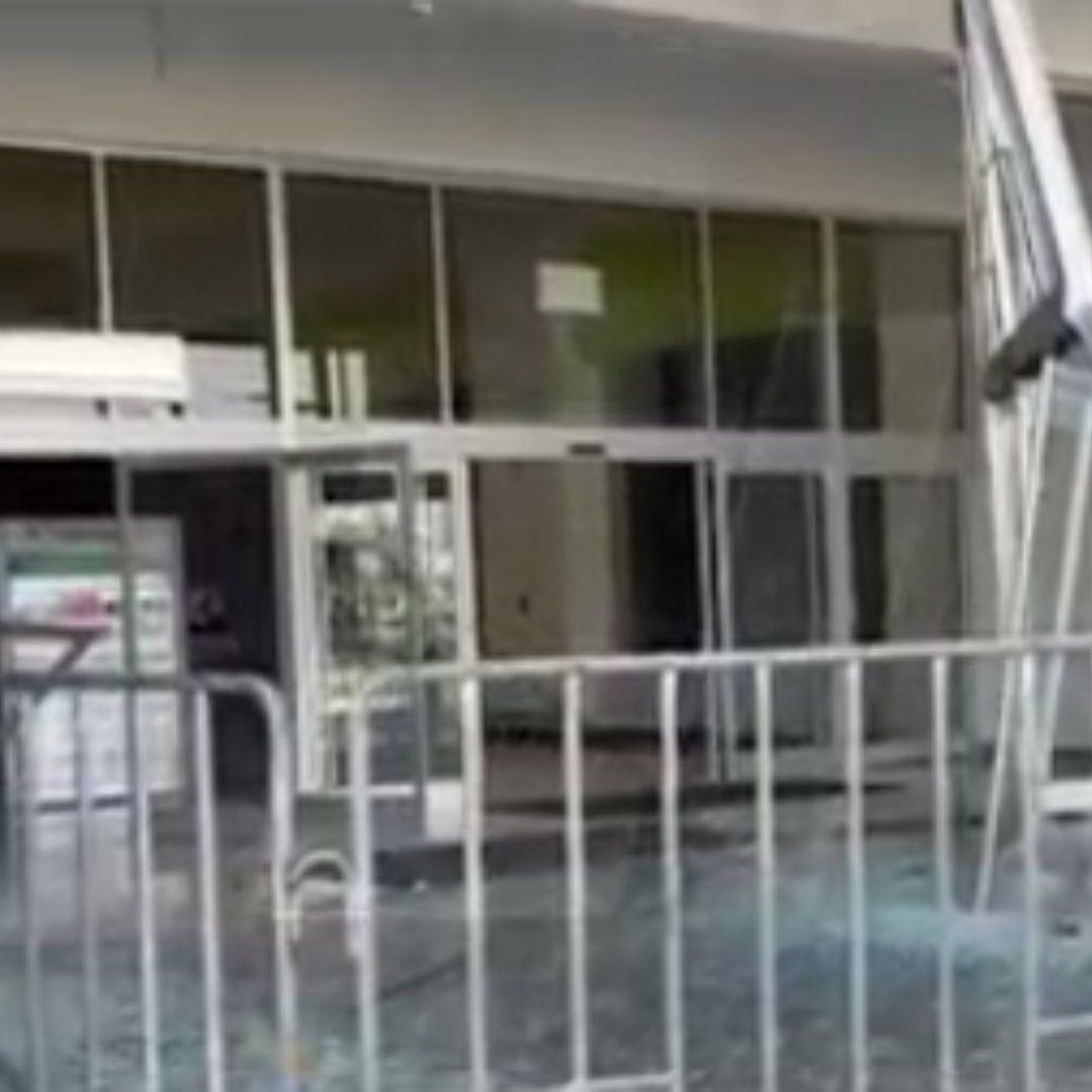 Persecución y balacera en Apodaca tras choque contra centro comercial