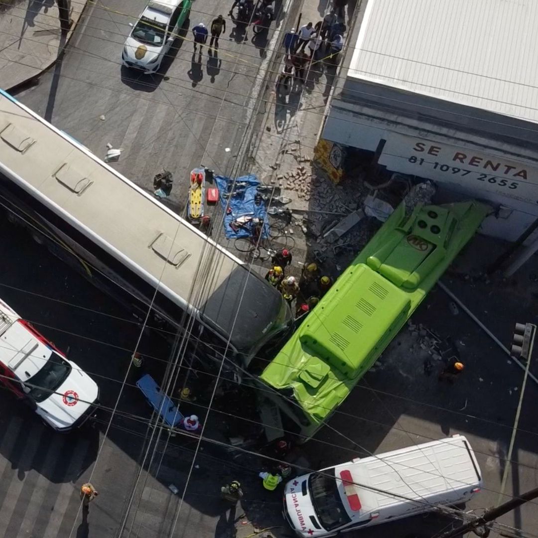 Choque de camiones en el centro de Monterrey